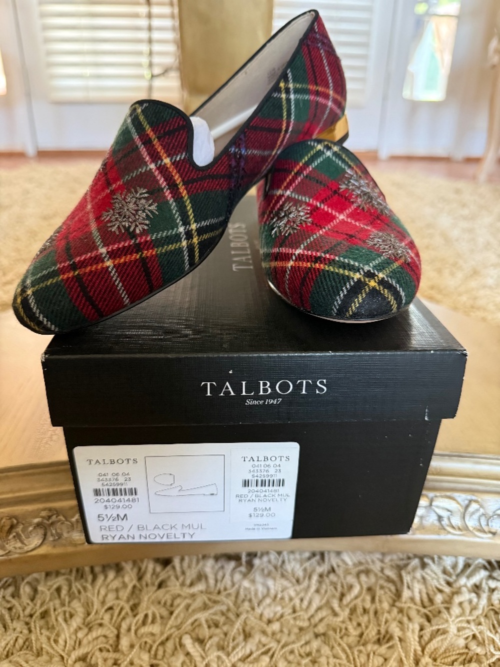 Talbots Ryan Embroidered Snowflake Loafers Tartan Plaid Size 5.5M Holiday NEW